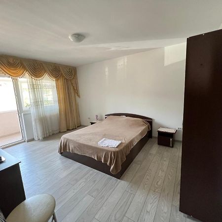 Ella Doo Apartament - 15 Min De Palas Hlincea Kültér fotó