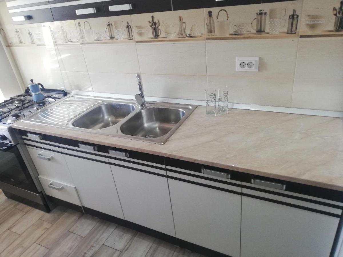 Ella Doo Apartament - 15 Min De Palas Hlincea Kültér fotó